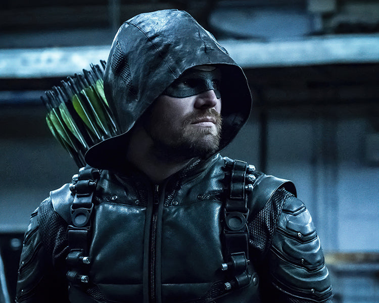 Stephen Amell: Autograph Signing on Photos, November 27th