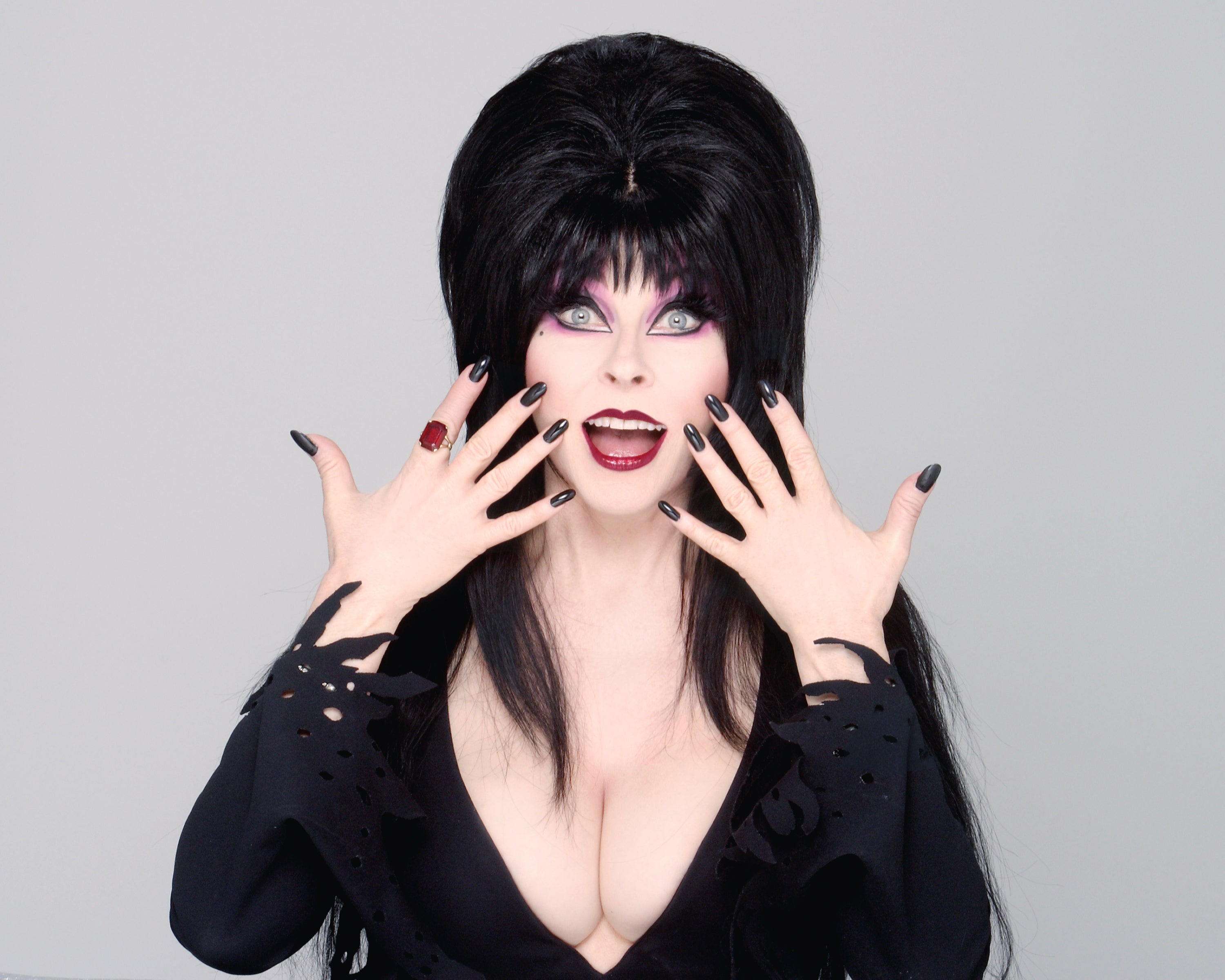 Cassandra Peterson: Autograph Signing on Photos, October 1