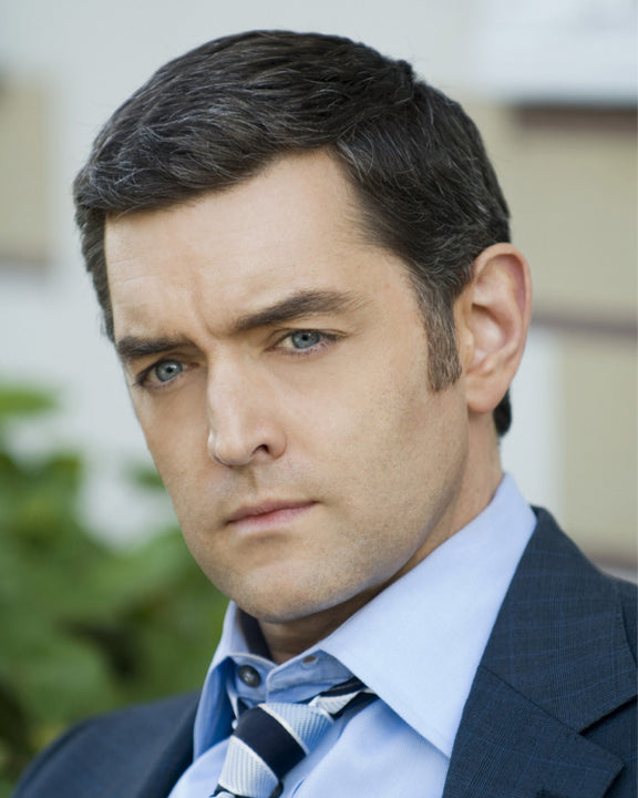 Timothy Omundson: Autograph Signing on Photos, May 9th