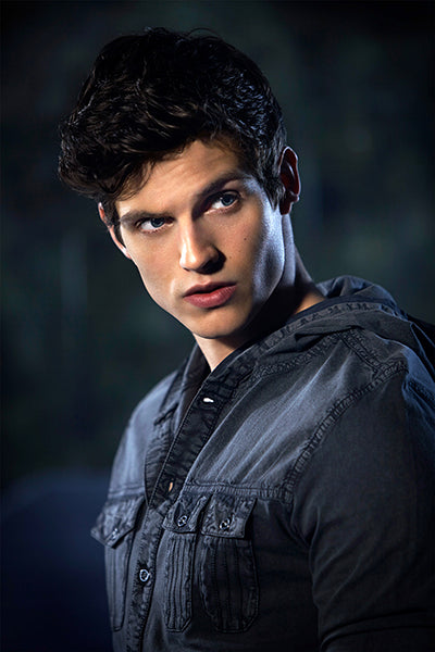 Daniel Sharman: Autograph Signing on Photos, October 24th