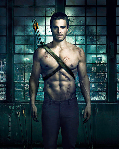 Stephen Amell: Autograph Signing on Photos, November 27th