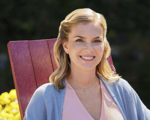 Cindy Busby: Autograph Signing on Photos, October 24th