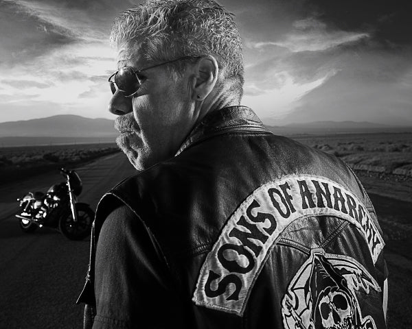 Ron Perlman: Autograph Signing on Photos, November 20th