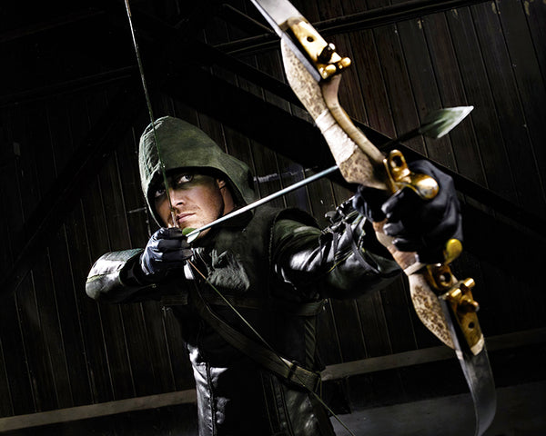 Stephen Amell: Autograph Signing on Photos, November 27th