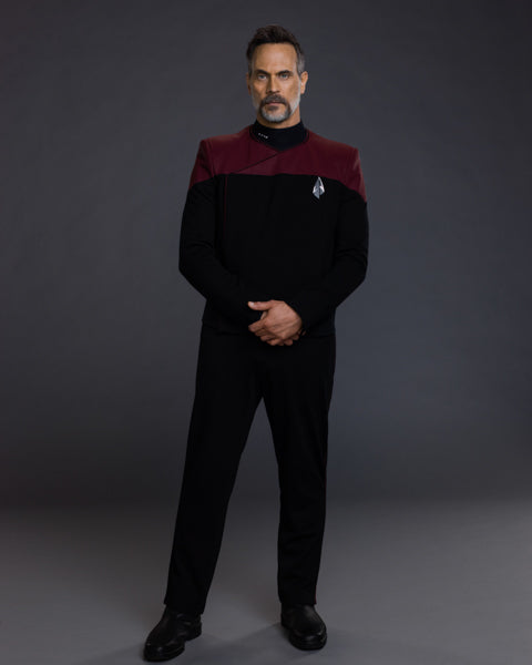 Todd Stashwick: Autograph Signing on Photos, November 27th