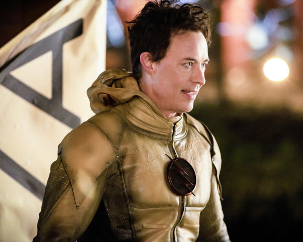 Tom Cavanagh: Autograph Signing on Photos, March 7th