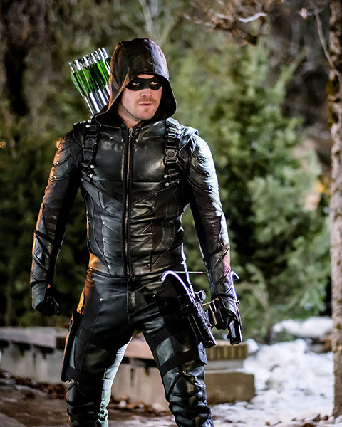 Stephen Amell: Autograph Signing on Photos, November 27th