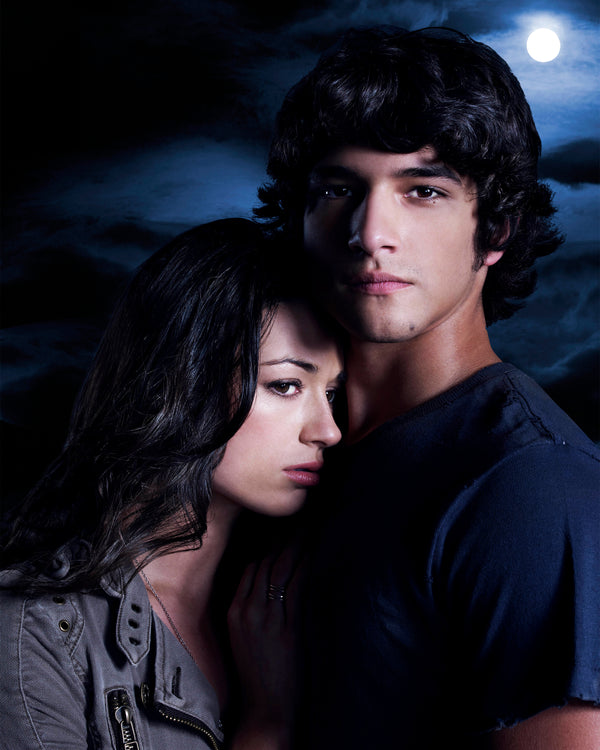 Tyler Posey: Autograph Signing on Photos, November 27