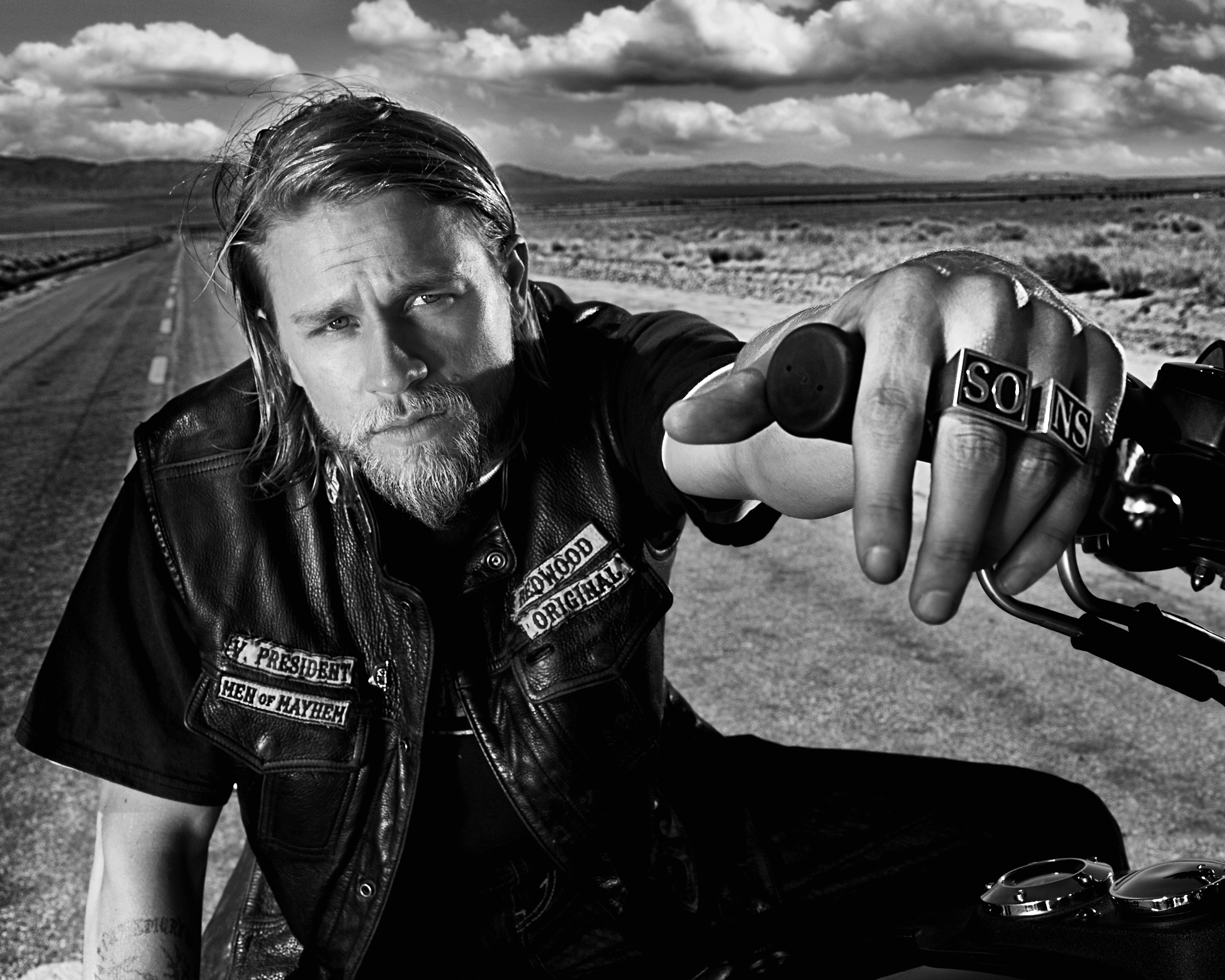 Charlie Hunnam: Autograph Signing on Photos, November 27