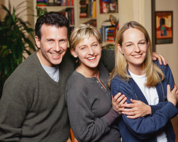 Helen Hunt: Autograph Signing on Photos, September 2nd