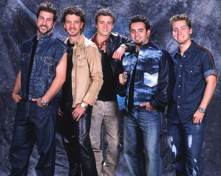 Joey Fatone: Autograph Signing on Photos, May 9th