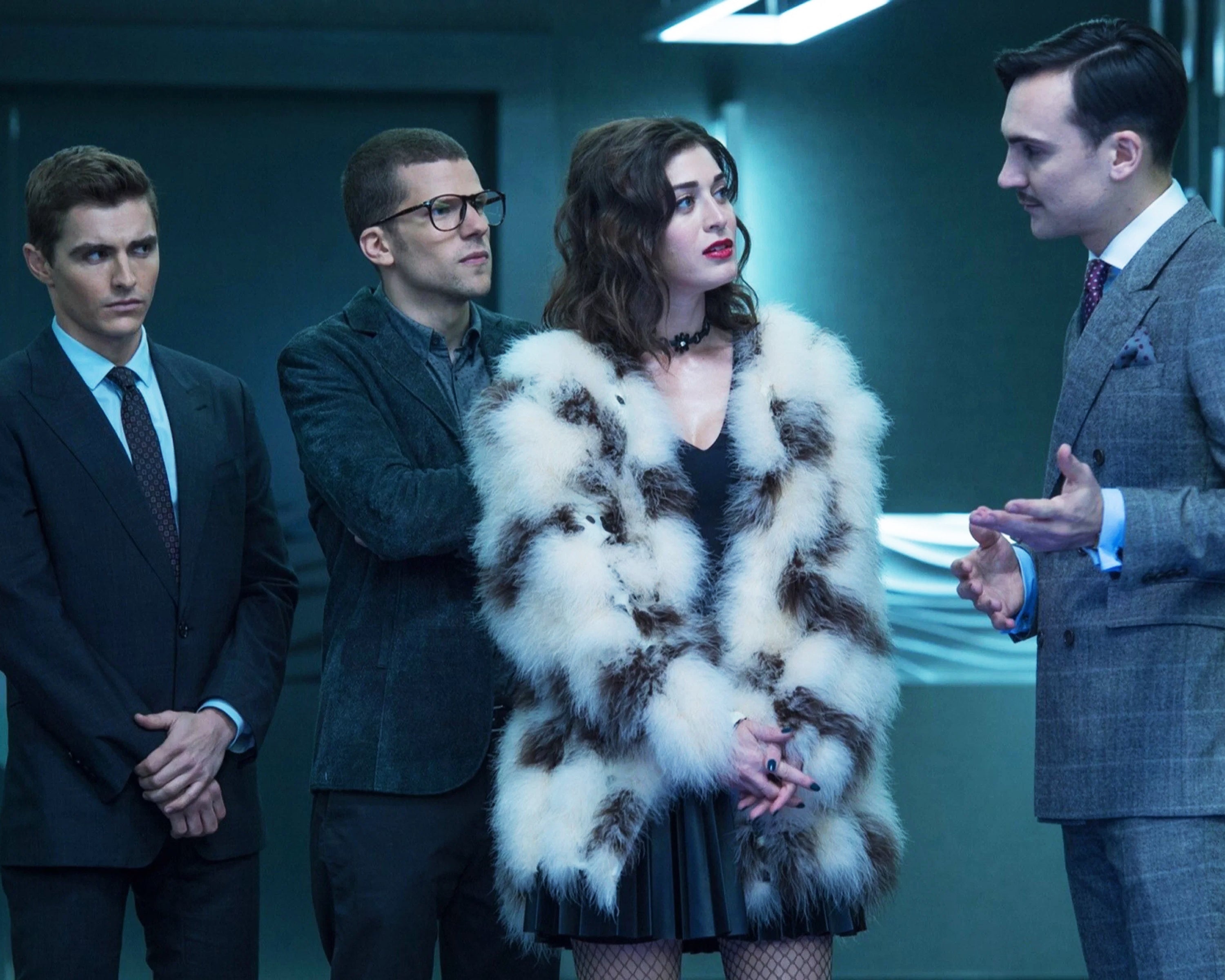 Lizzy Caplan: Autograph Signing on Photos, June 30th