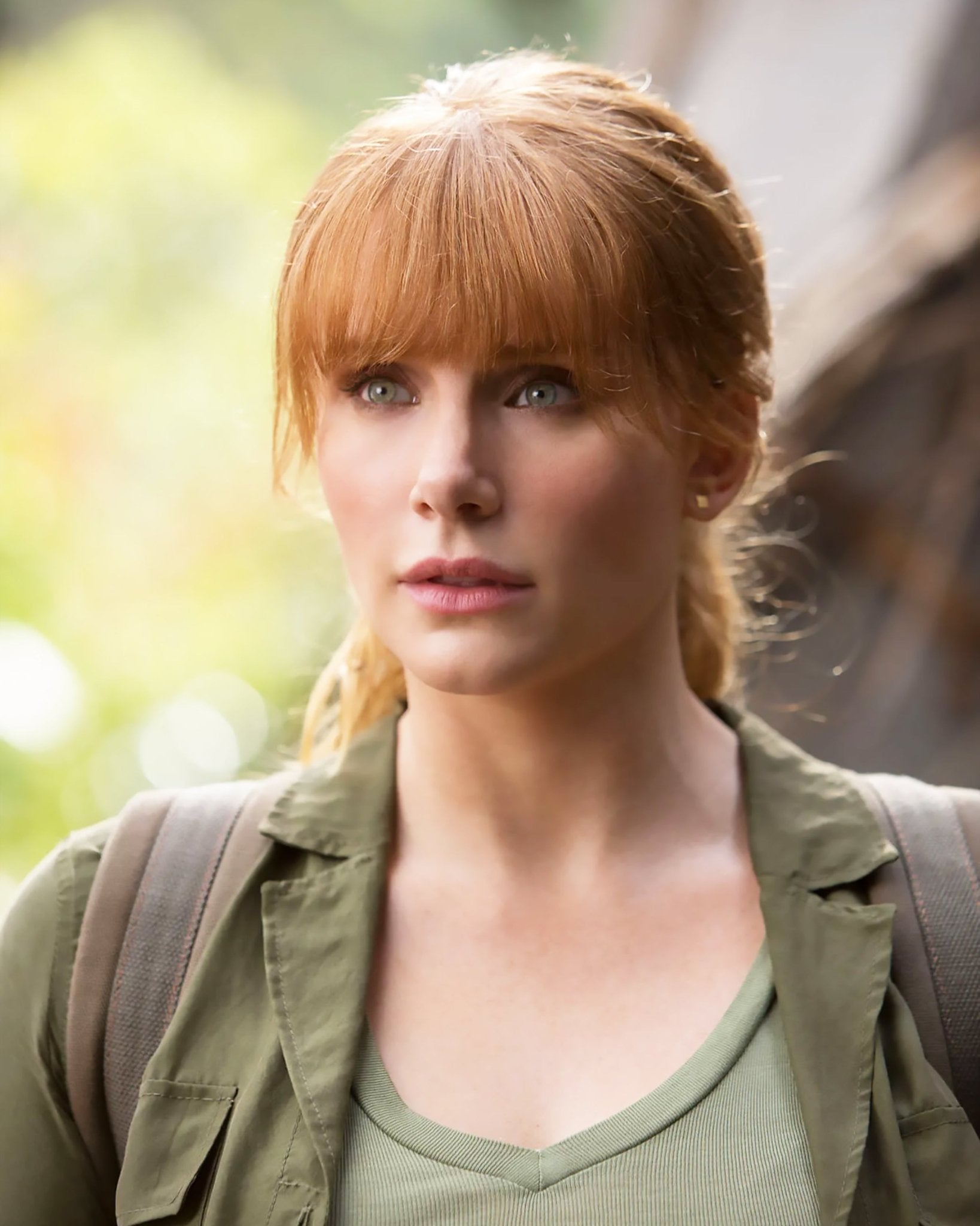 Bryce Dallas Howard: Autograph Signing on Photos, November 27
