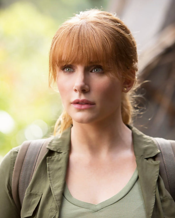 Bryce Dallas Howard: Autograph Signing on Photos, November 27