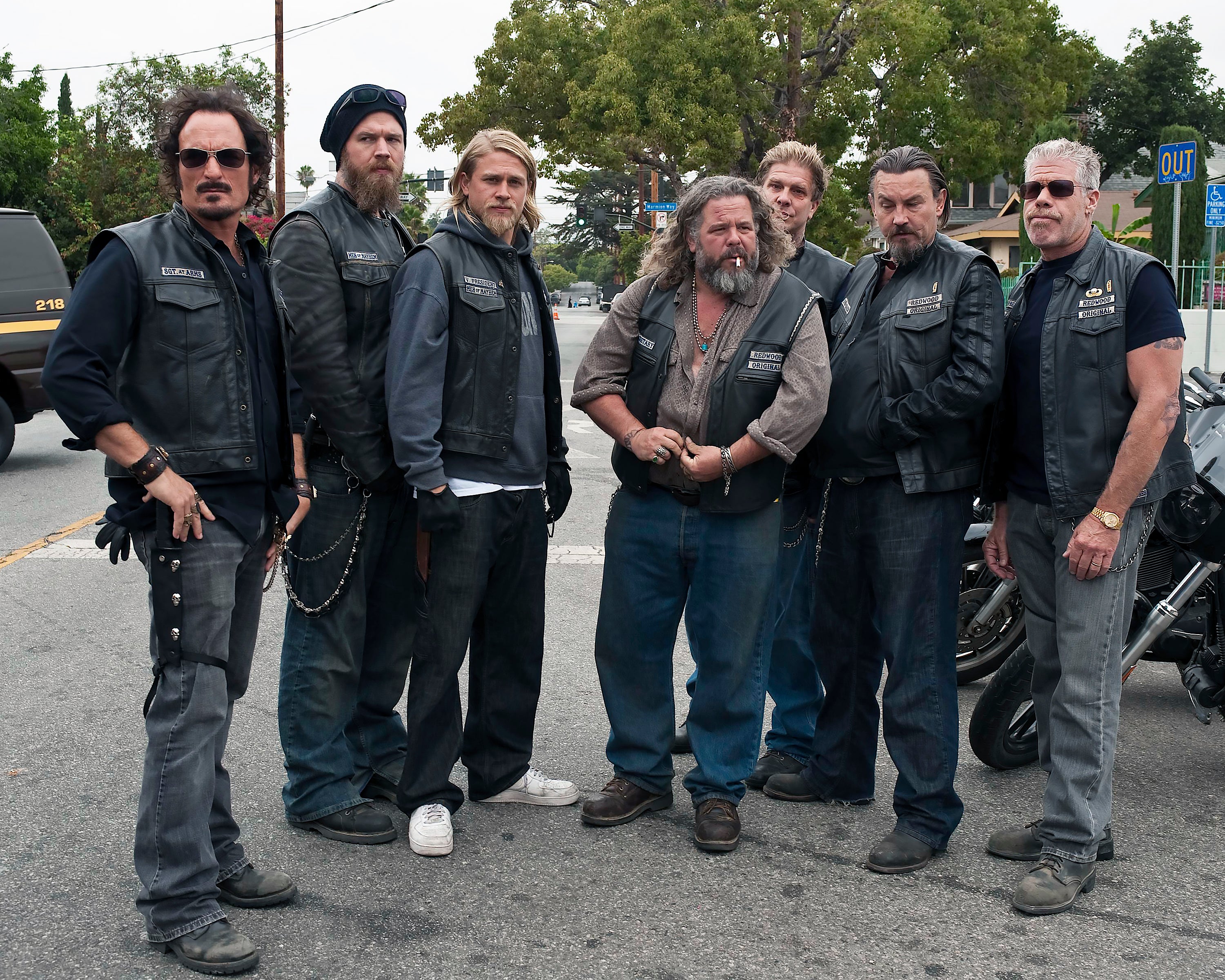 Sons of Anarchy Cast: Autograph Signing on Photos, November 27