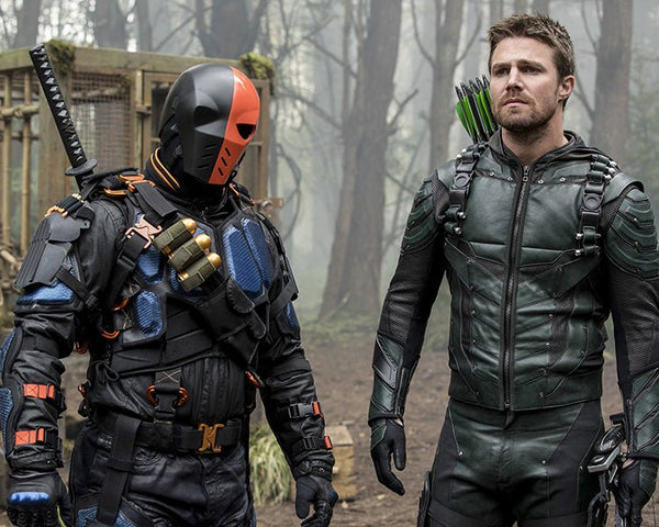 Stephen Amell: Autograph Signing on Photos, November 27th