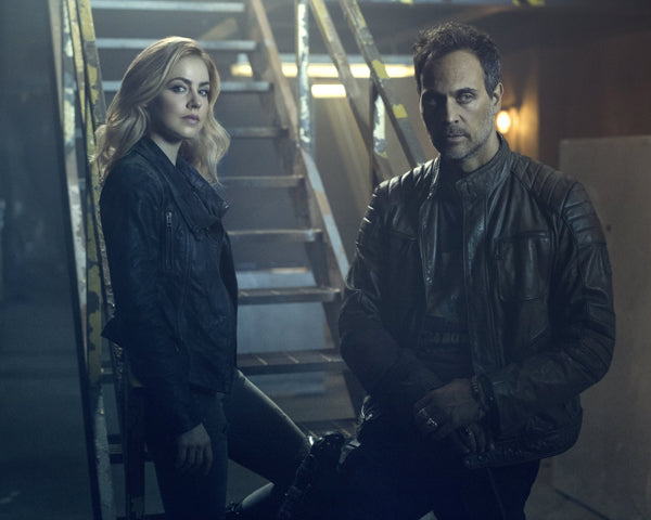 Todd Stashwick: Autograph Signing on Photos, November 27th