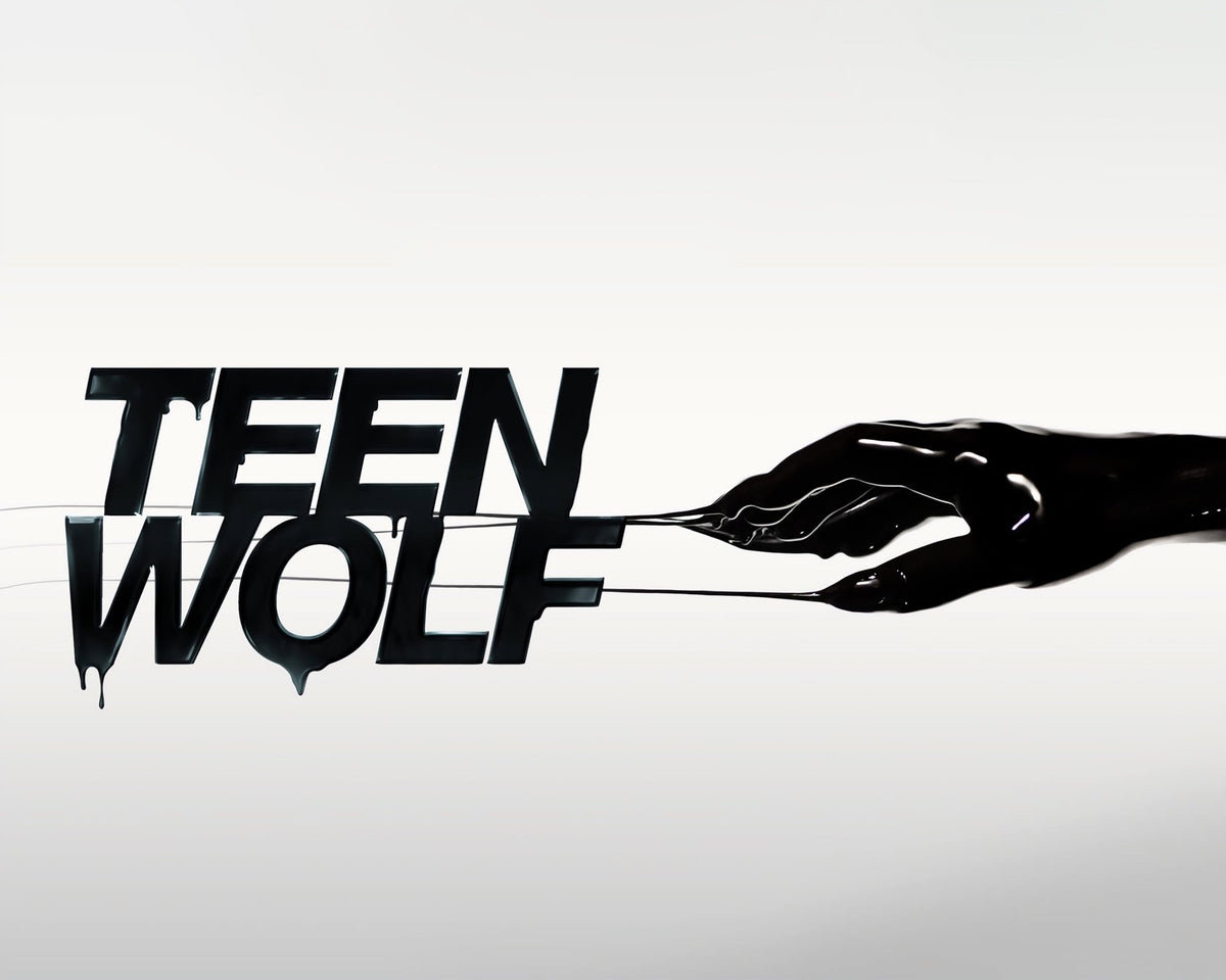 Tyler Posey: Autograph Signing on Photos, November 27