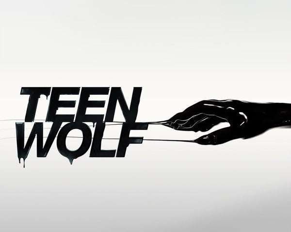 Tyler Posey: Autograph Signing on Photos, November 27