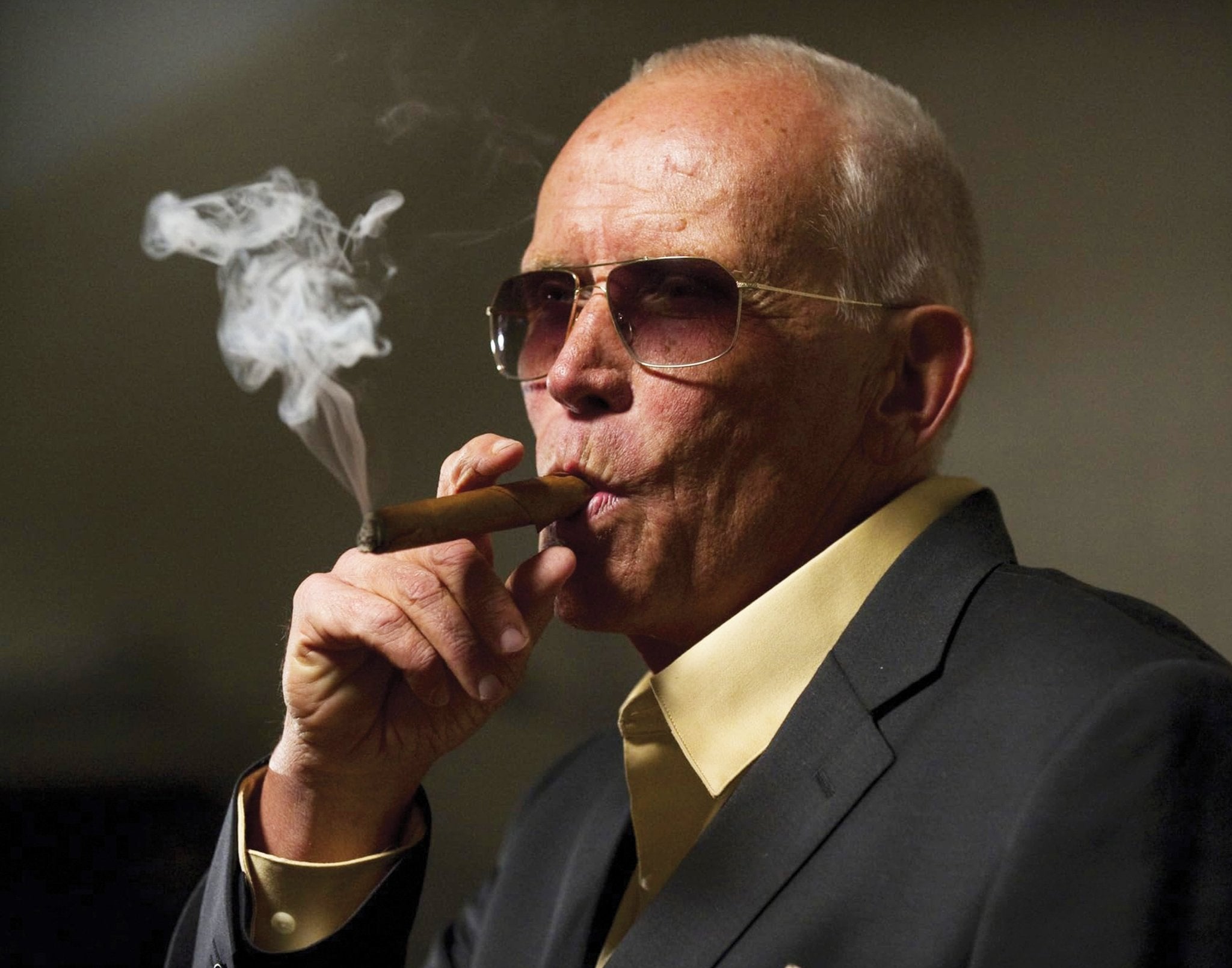 Peter Weller: Autograph Signing on Mini Posters, May 14