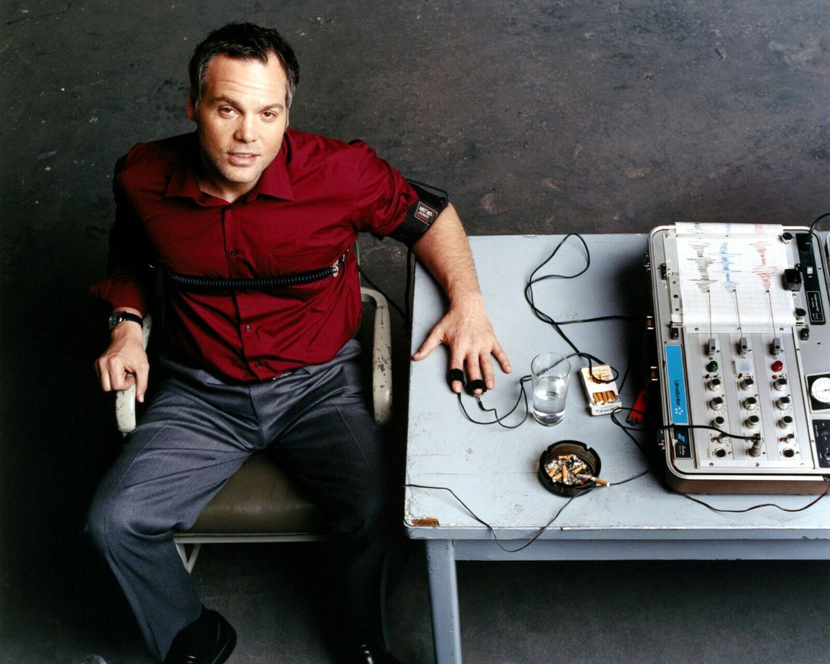 Vincent D'Onofrio: Autograph Signing on Photos, November 27th