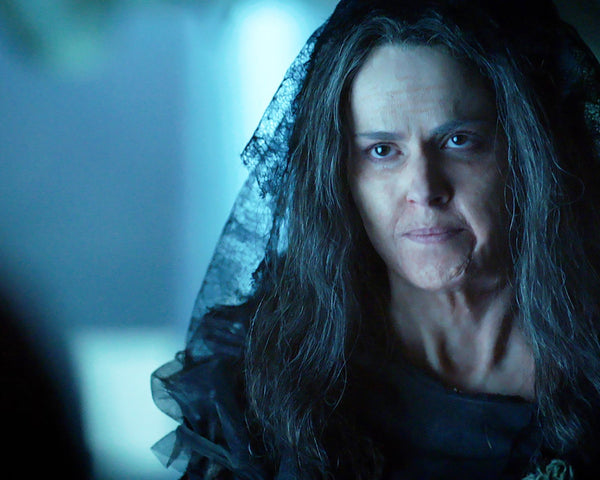 Emily Hampshire: Autograph Signing on Photos, November 27