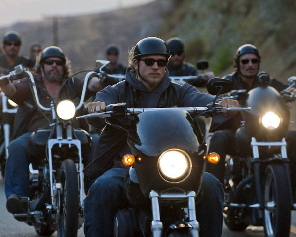 Charlie Hunnam: Autograph Signing on Photos, November 27