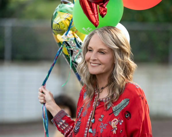 Helen Hunt: Autograph Signing on Photos, September 2nd