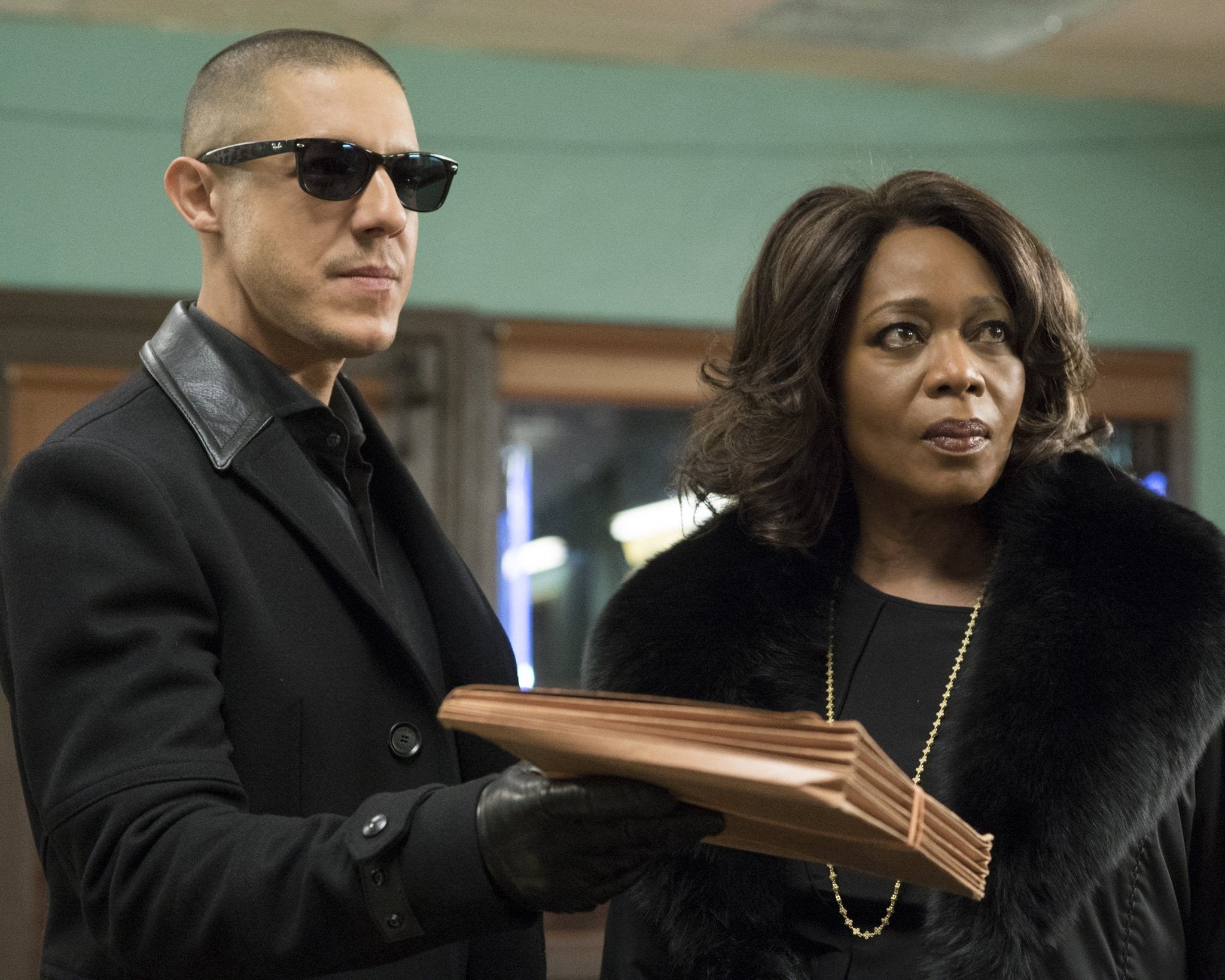 Theo Rossi: Autograph Signing on Photos, November 27