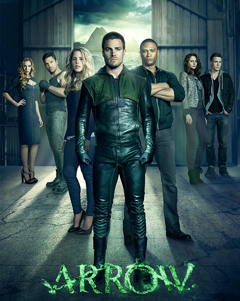 Stephen Amell: Autograph Signing on Photos, November 27th