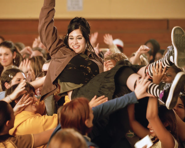 Lizzy Caplan: Autograph Signing on Photos, June 30th