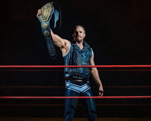Stephen Amell: Autograph Signing on Photos, November 27th