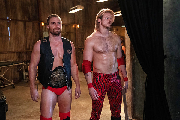 Stephen Amell: Autograph Signing on Photos, November 27th
