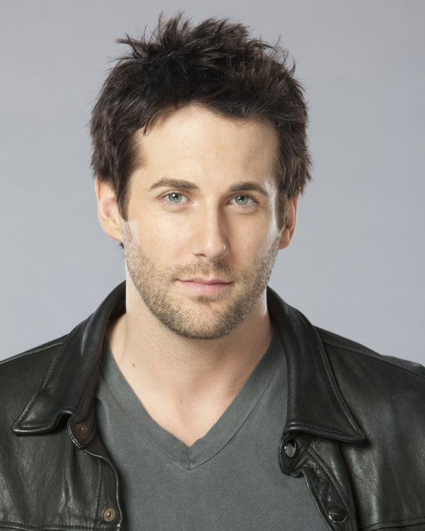 Niall Matter: Autograph Signing on Photos, October 24th