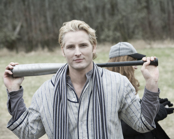 Peter Facinelli: Autograph Signing on Photos, May 14