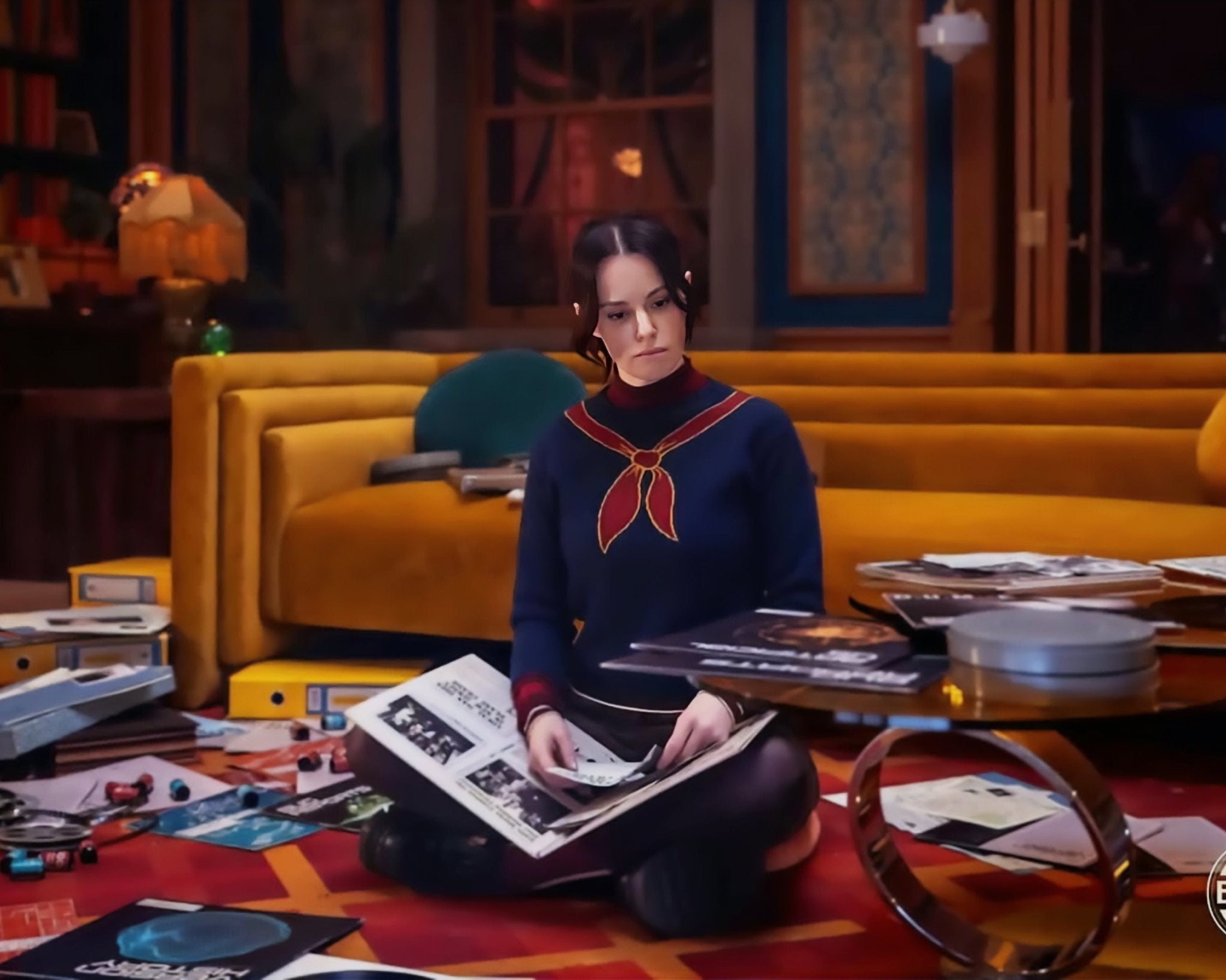 Emily Hampshire: Autograph Signing on Photos, November 27