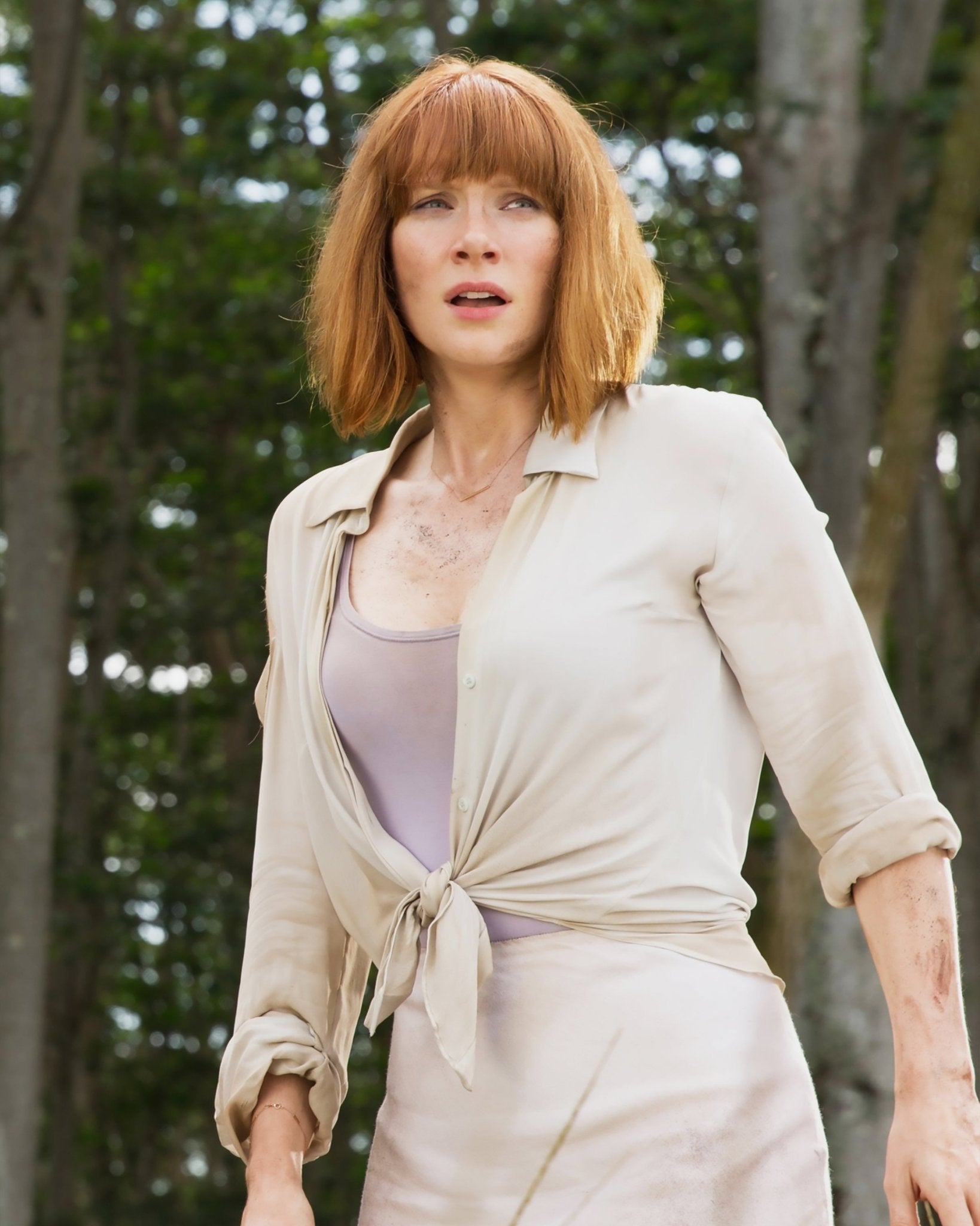 Bryce Dallas Howard: Autograph Signing on Photos, November 27