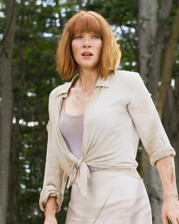 Bryce Dallas Howard: Autograph Signing on Photos, November 27