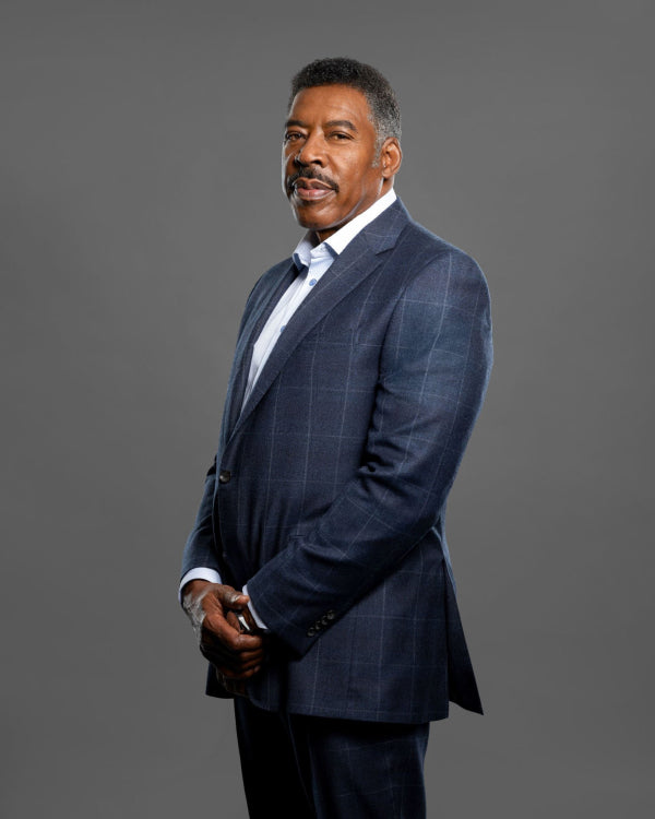 Ernie Hudson: Autograph Signing on Photos, November 21st