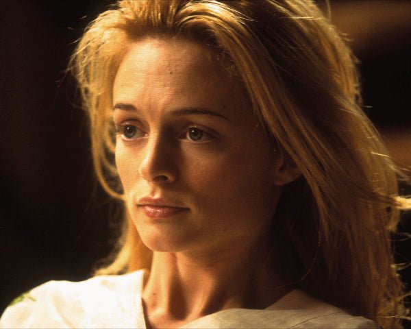 Heather Graham: Autograph Signing on Photos, November 27th