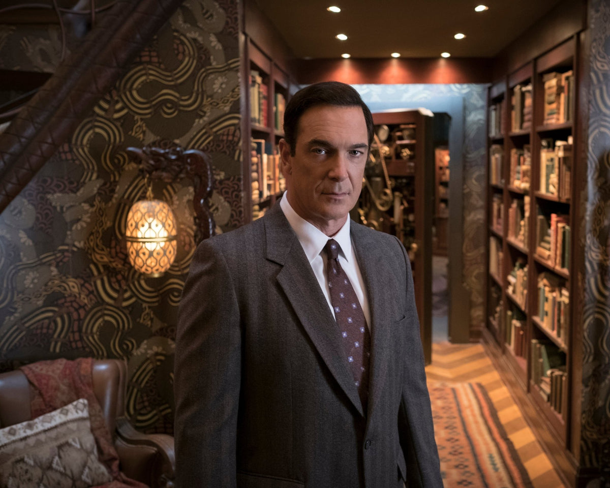 Patrick Warburton: Autograph Signing on Photos, November 27th