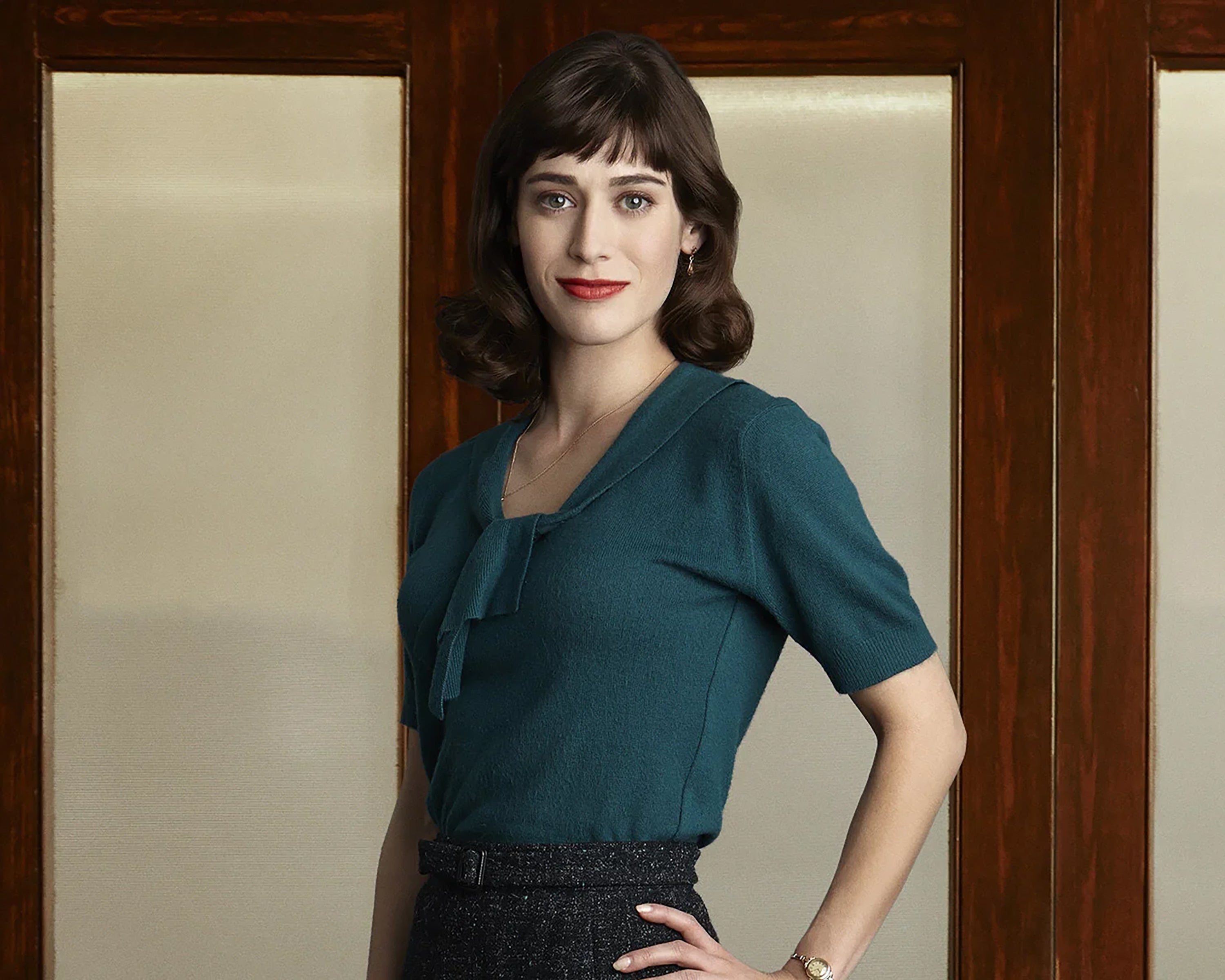 Lizzy Caplan: Autograph Signing on Photos, June 30th