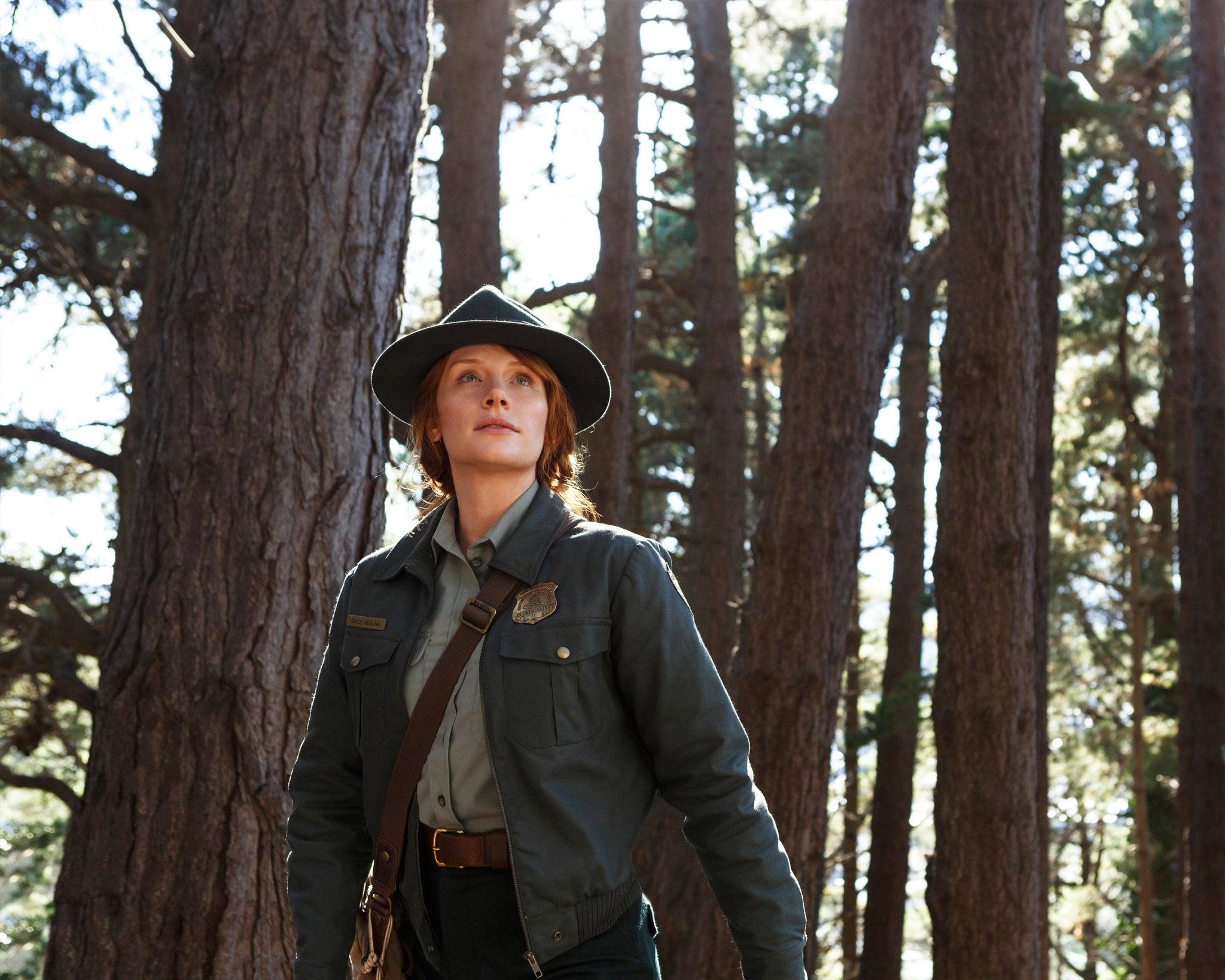 Bryce Dallas Howard: Autograph Signing on Photos, November 27