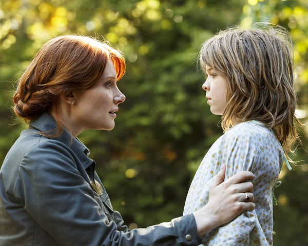 Bryce Dallas Howard: Autograph Signing on Photos, November 27