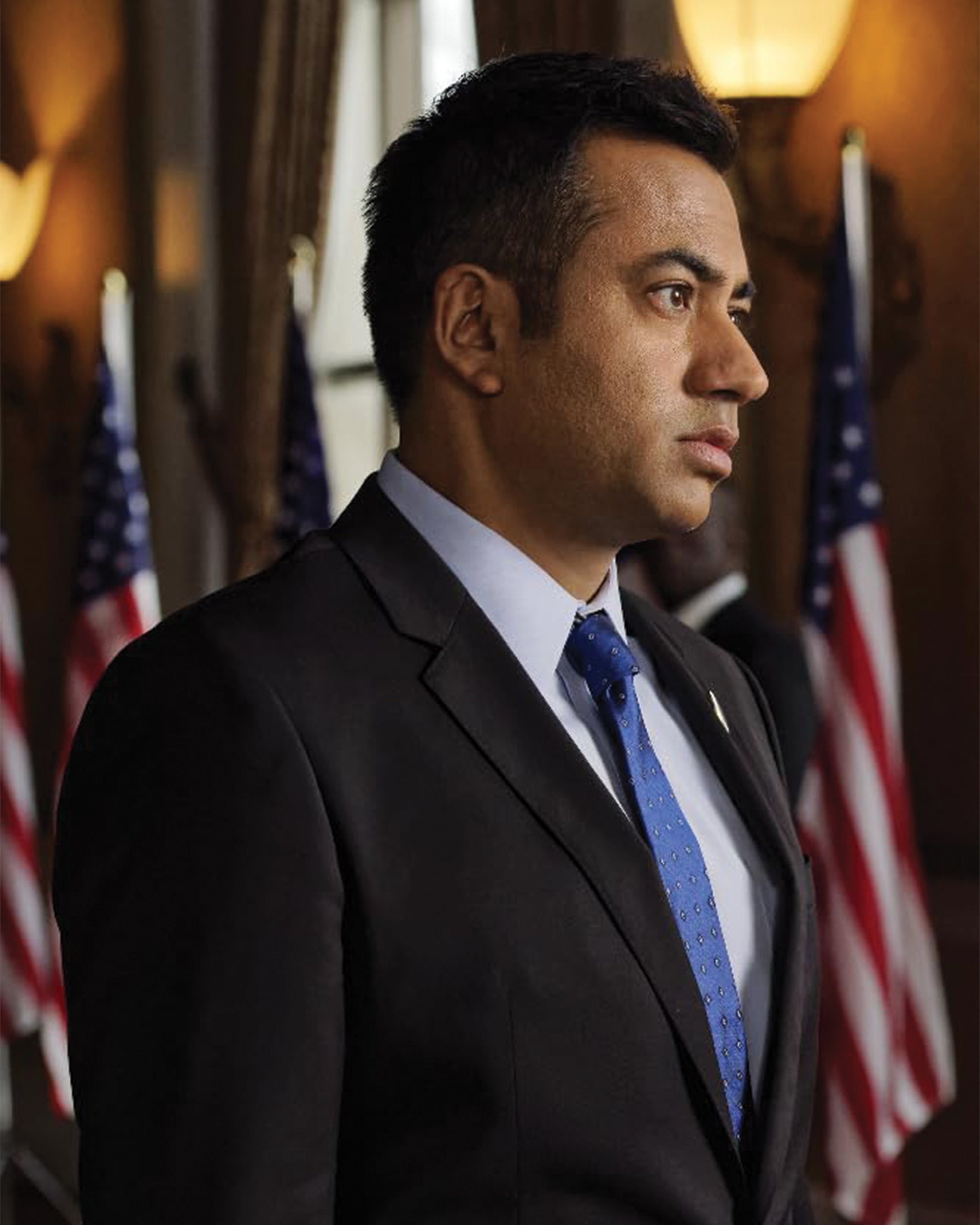 Kal Penn: Autograph Signing on More Photos, November 27