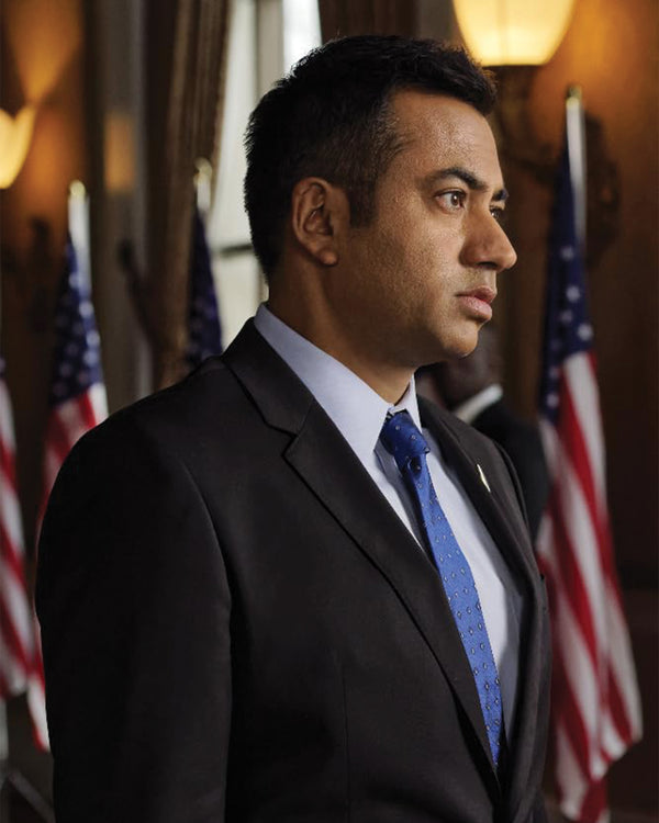 Kal Penn: Autograph Signing on More Photos, November 27