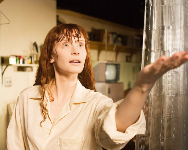 Bryce Dallas Howard: Autograph Signing on Photos, November 27