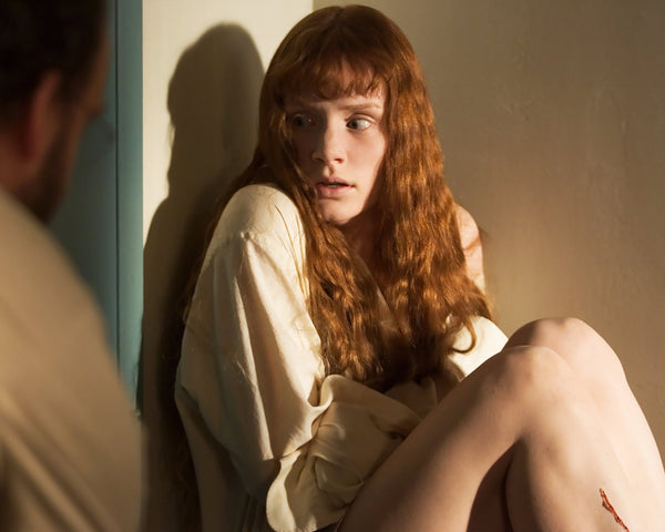 Bryce Dallas Howard: Autograph Signing on Photos, November 27