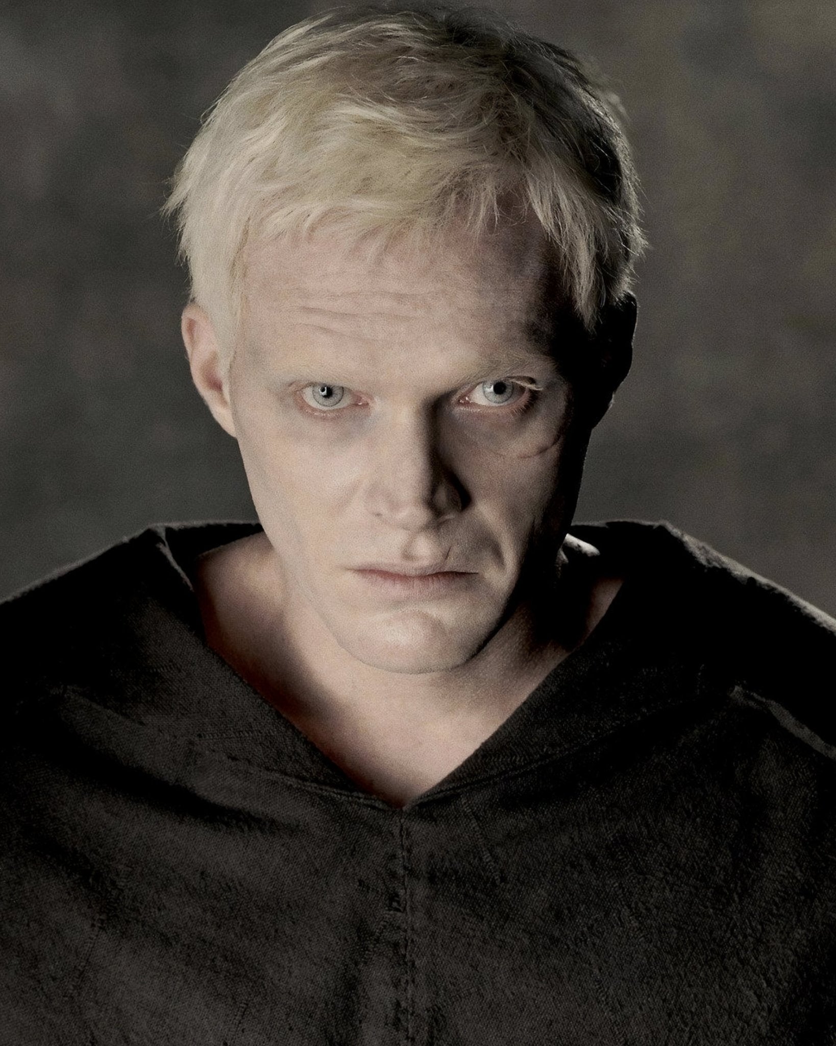 Paul Bettany: Autograph Signing on More Photos, November 27