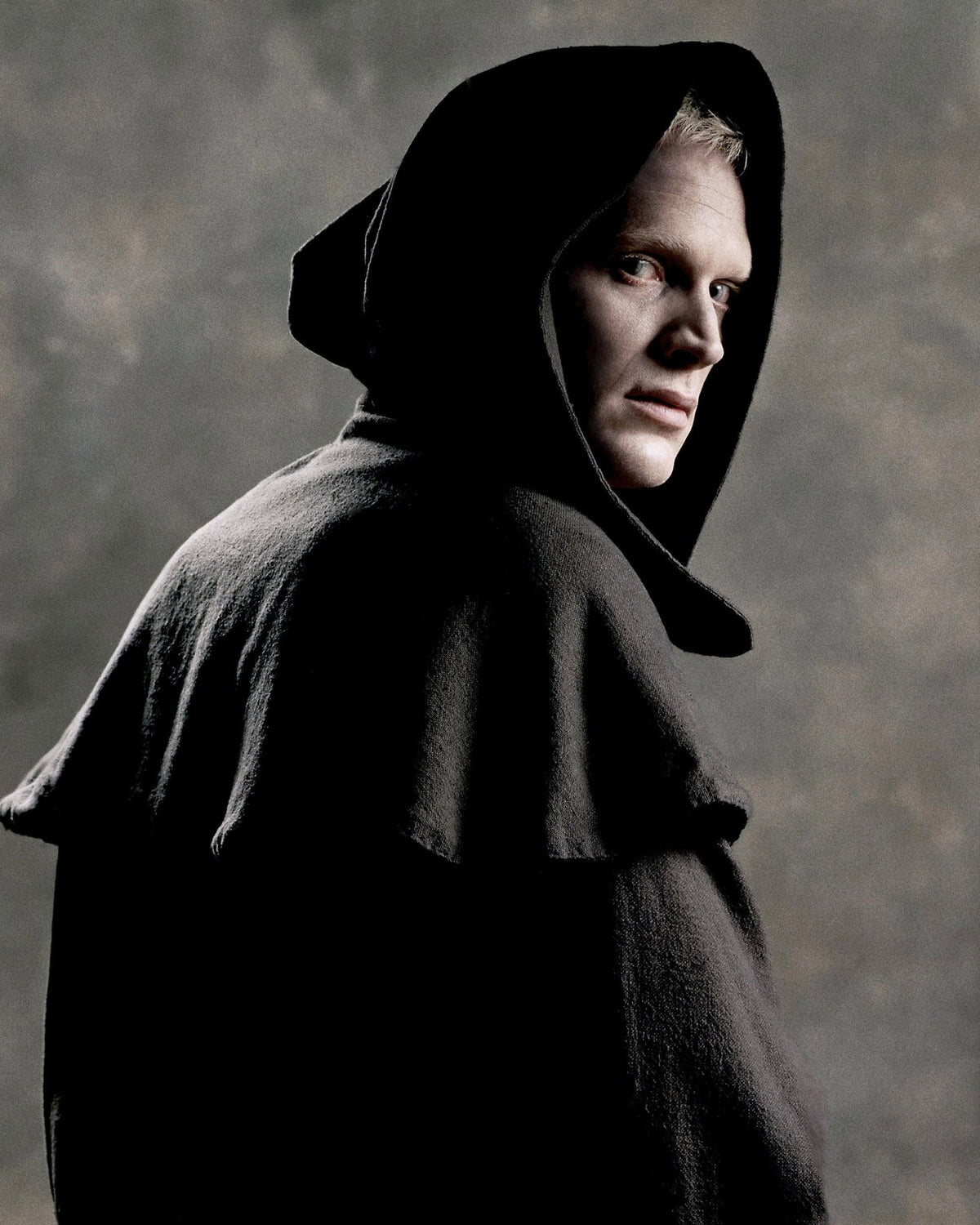Paul Bettany: Autograph Signing on More Photos, November 27